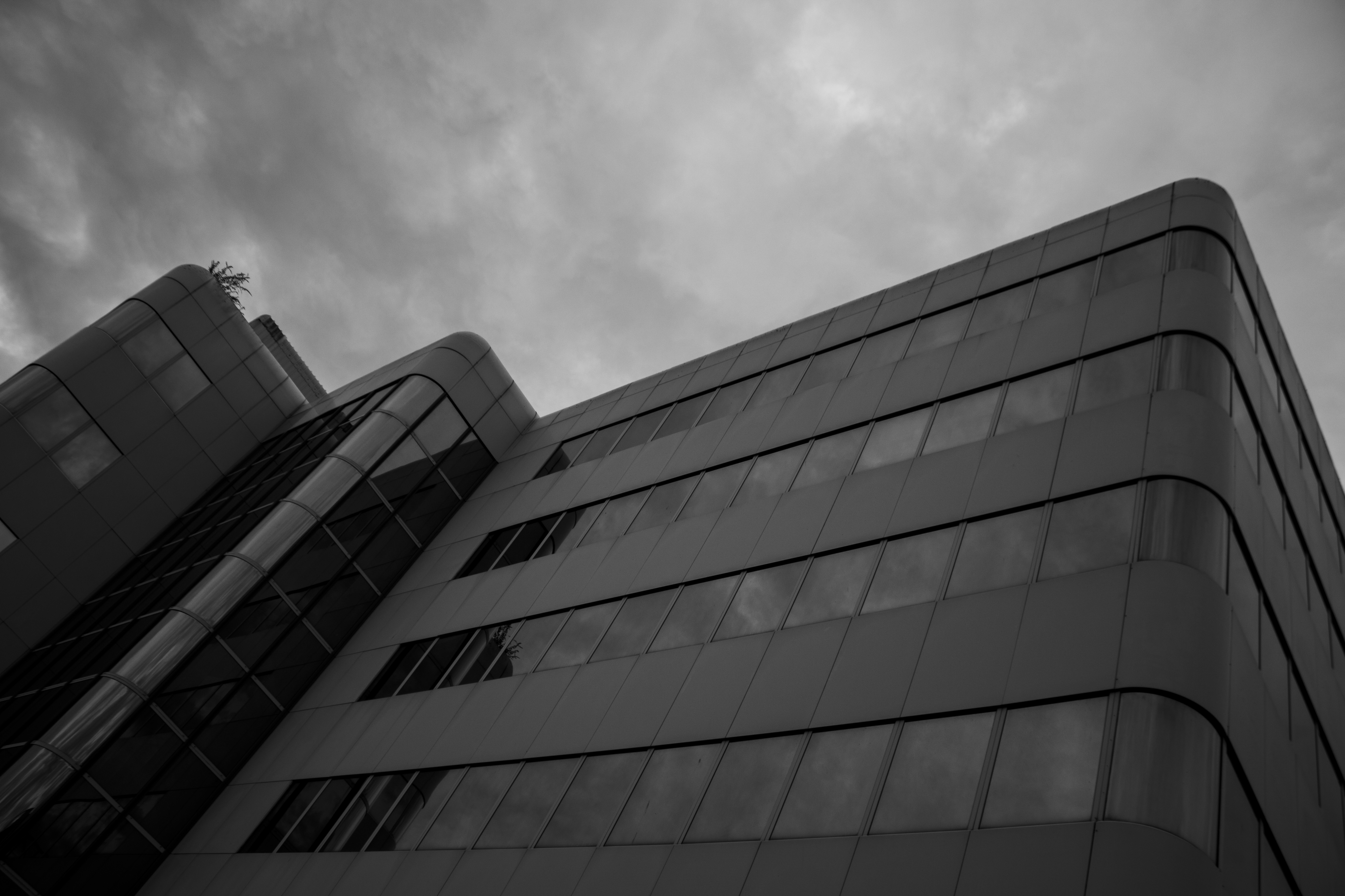 Curved corner architecture